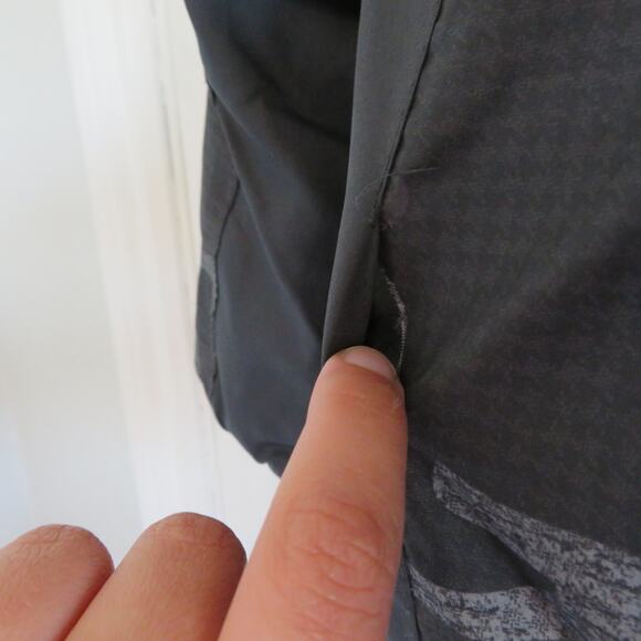 Oshkosh B'gosh Kids Sz 2T Black Gray Camo Puffer Jacket Outerwear Coat - Picture 8 of 8